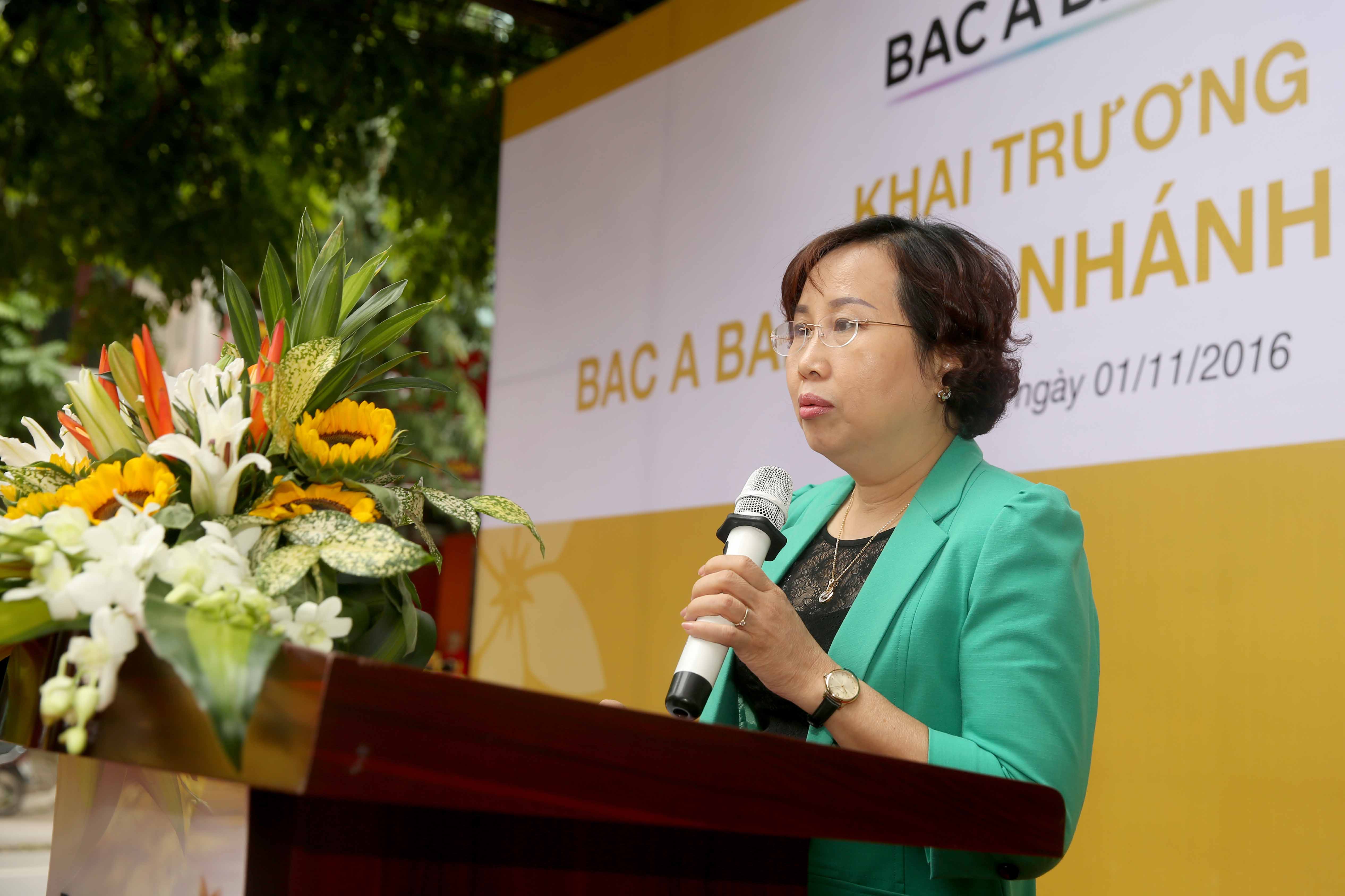 Bà Nguyễn Thị Thu Hà – Phó Chủ tich UBND tỉnh Bắc Giang phát biểu. 